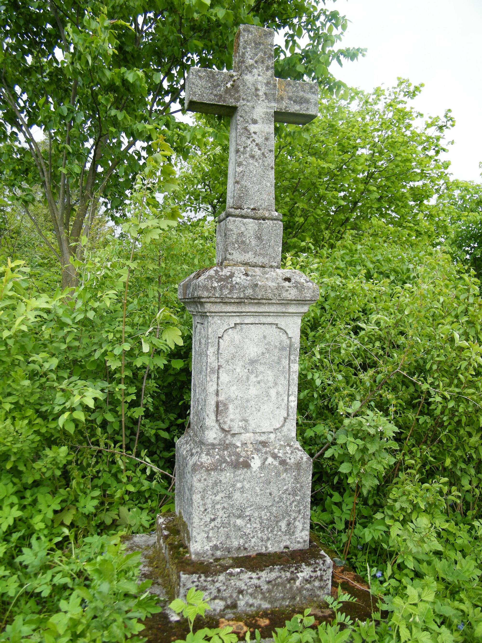 Tombstone of Wawrzyniec Lewkowski, cemetery in Janówka