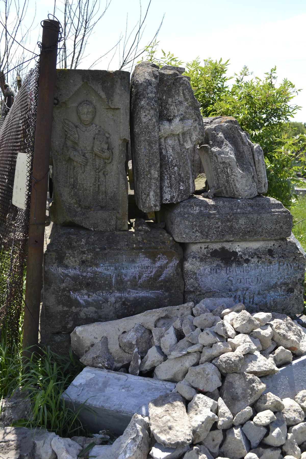 Tombstone of N.N., cemetery in Poczapińce