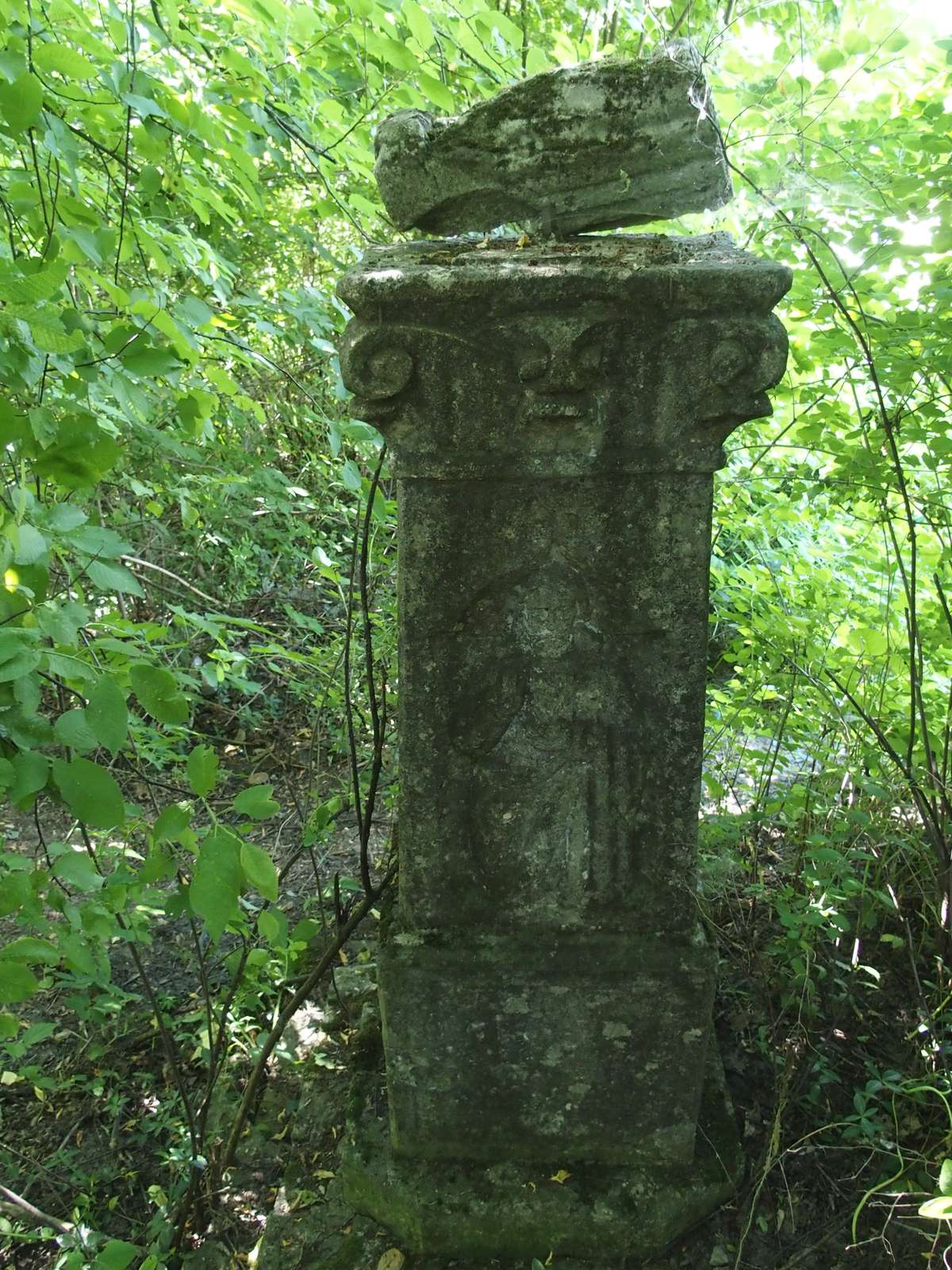 Nagrobek Teodora Zazuli, cmentarz w Poczapińcach