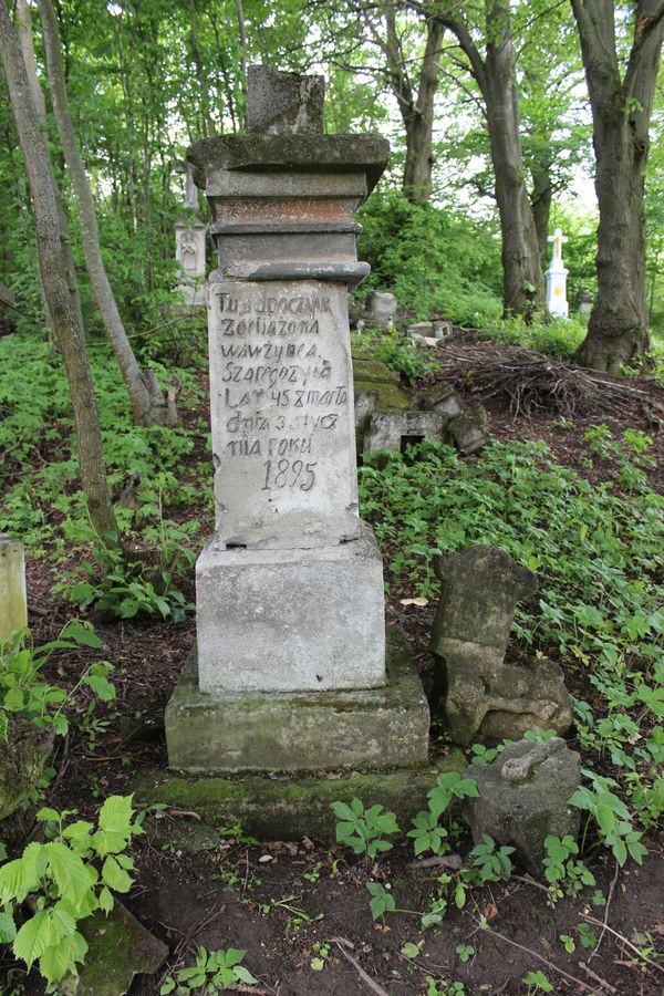Nagrobek Zofii Szarej. Cmentarz w Kokutkowcach