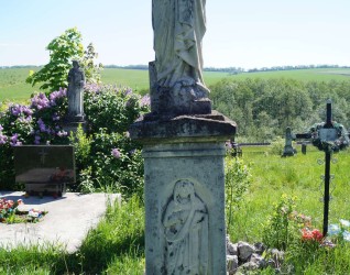 Nagrobek Anny Tyneńskiej, cmentarz w Łozowej