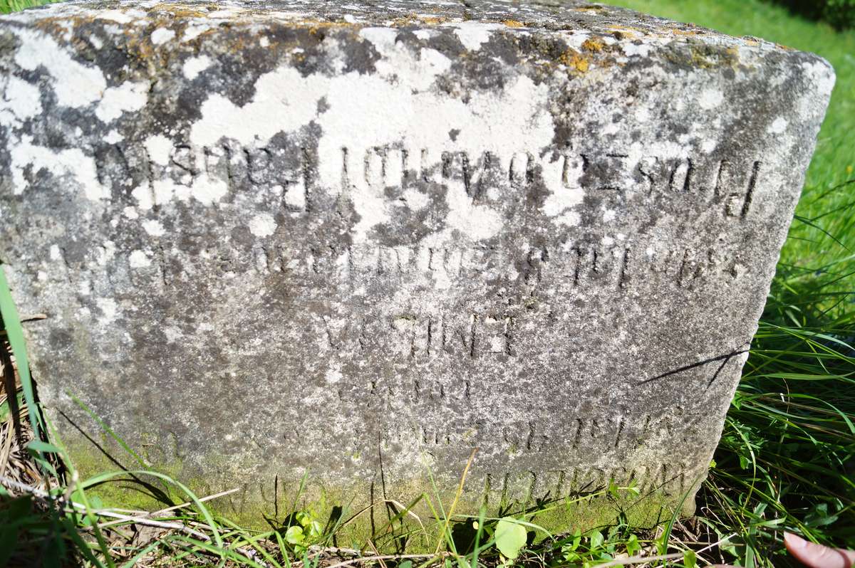 Inskrypcja z nagrobka Emilii Grabas i Wojciecha Grabasa, cmentarz w Łozowej