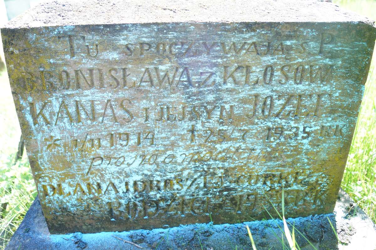 Inscription from the gravestone of Bronisława and Józef Kanas, cemetery in Łozowa