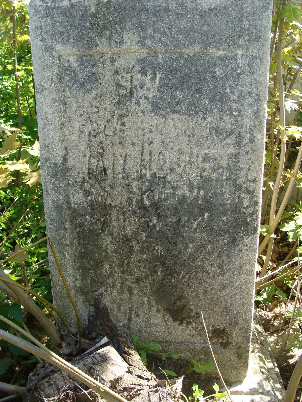 First inscription from the gravestone of Agnieszka and Jan Mazurkiewicz, cemetery in Łozowa