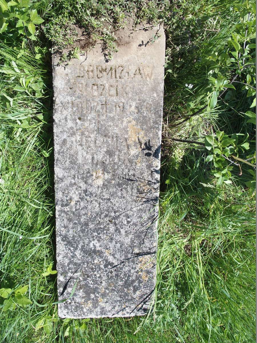 Inscription from the tombstone of Bronislaw and Helena Kozlik, cemetery in Łozowa