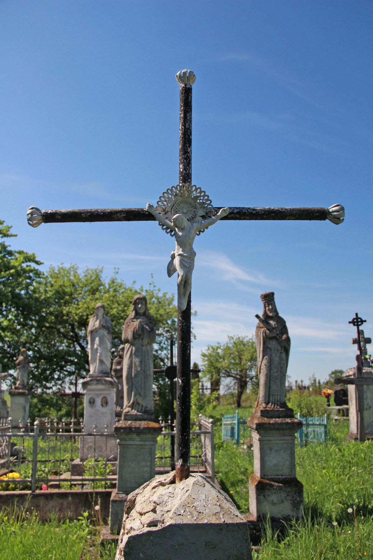 Krzyż z nagrobka Władysława Piotrowskiego, cmentarz w Ihrownicy
