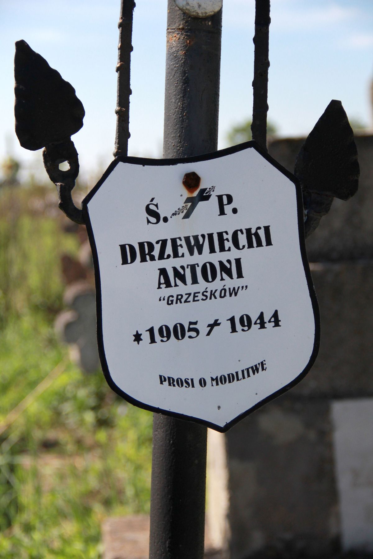 Inskrypcja z nagrobka Antoniego Drzewieckiego, cmentarz w Ihrownicy