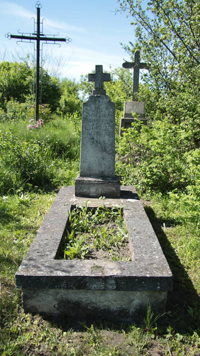 Tombstone of Tomasz and Anna Nakonieczny, cemetery in Ihrowica