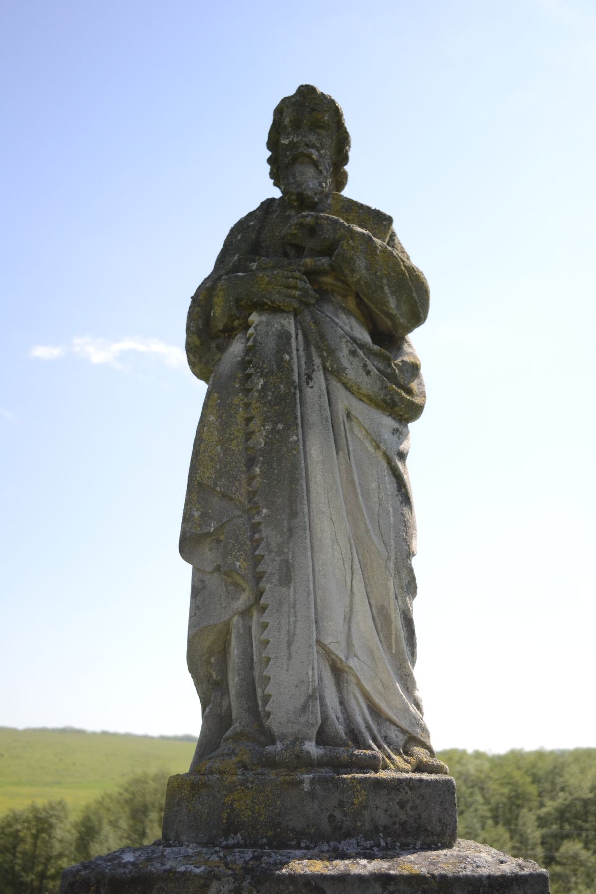 Figura św. Szymona z nagrobka Szymona Szubertowicza, cmentarz w Łozowej