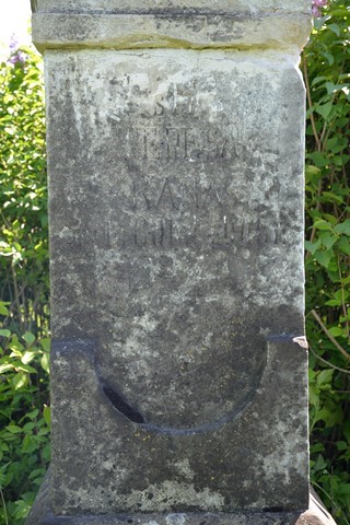 First inscription from the gravestone of Teresa Kanas and Luba Kriwojd, Lozová cemetery