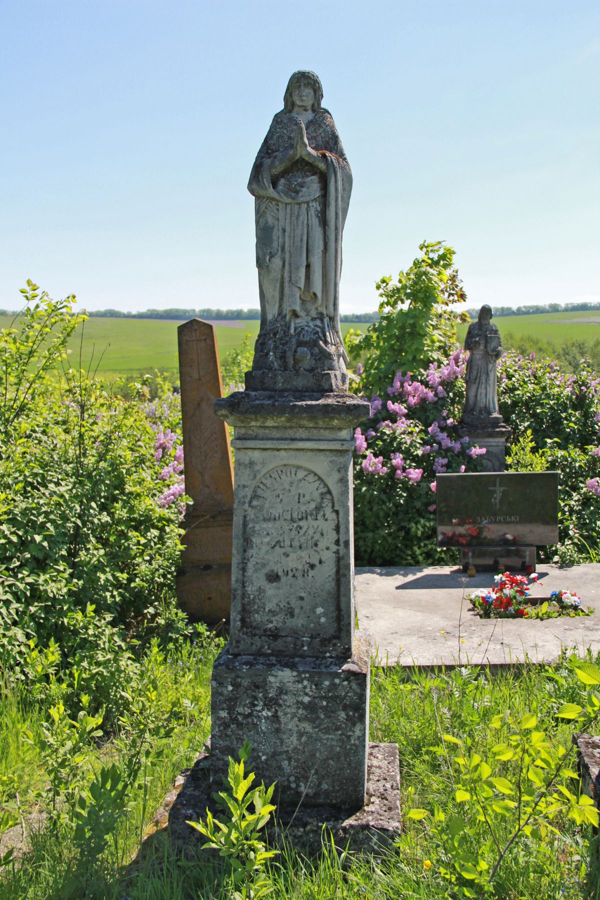 Nagrobek Wiktorii Bilsalewicz, cmentarz w Łozowej