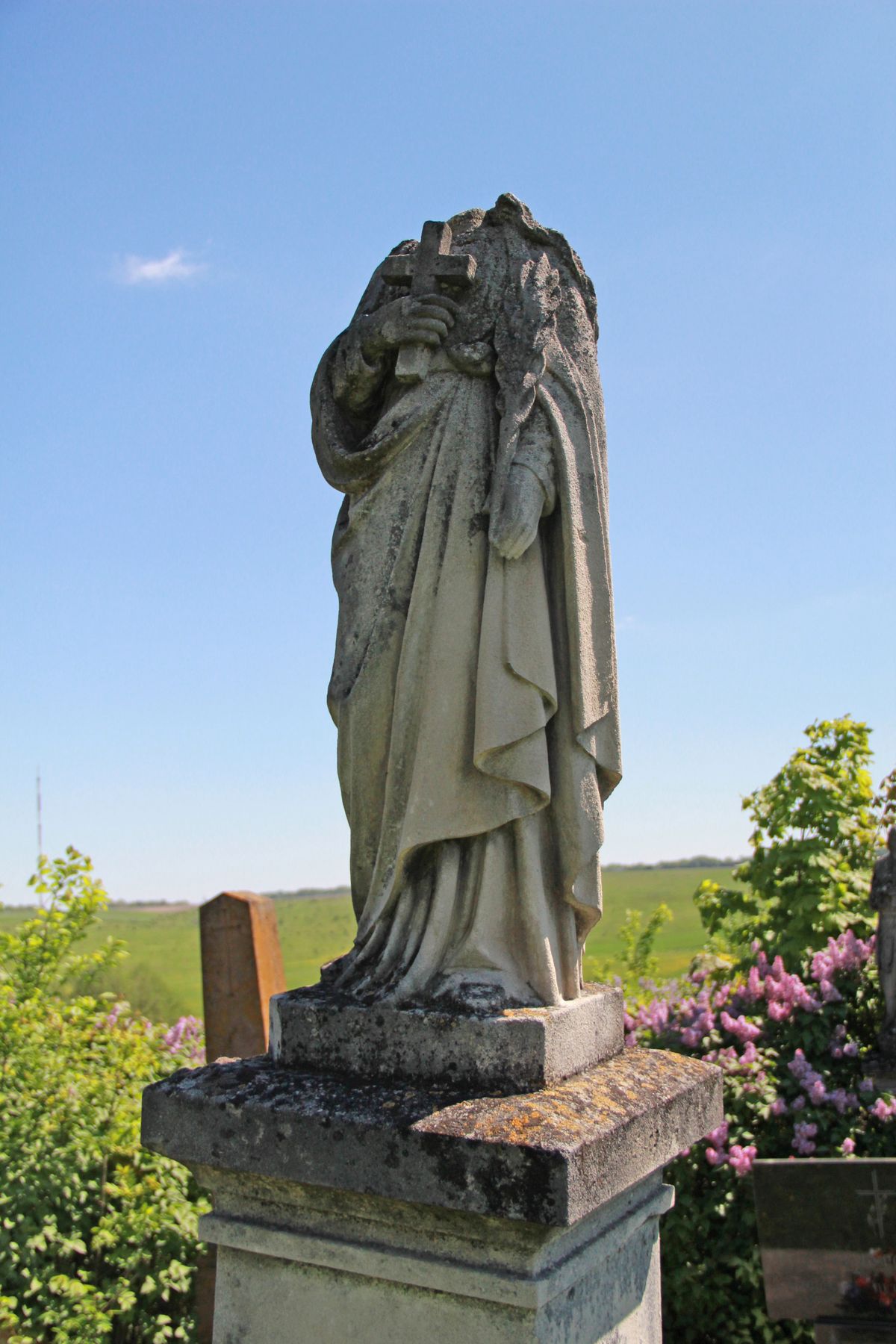 Figura św. Wiktorii z nagrobka Wiktorii Harak, cmentarz w Łozowej