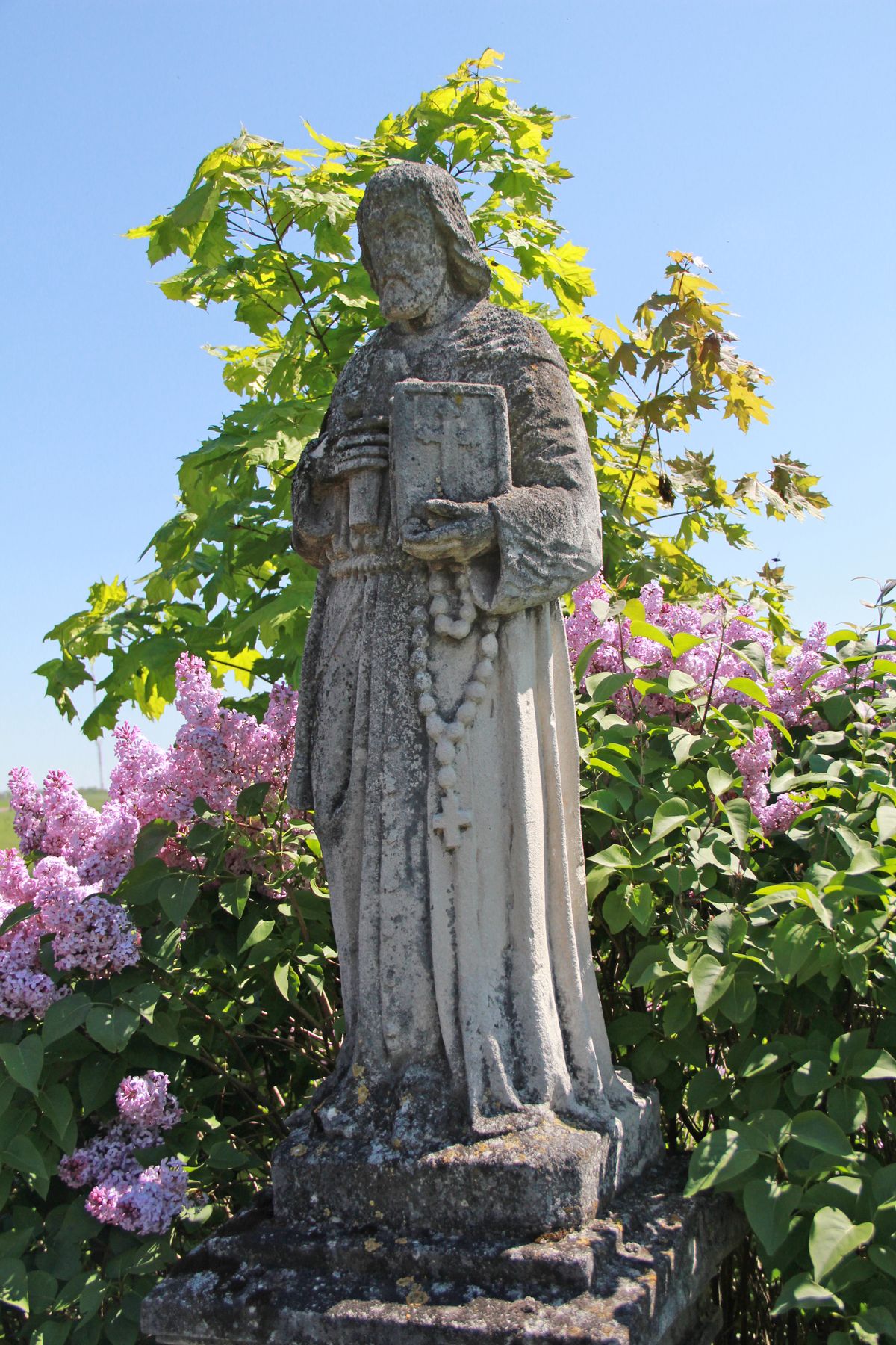 Figura św. Franciszka z nagrobka Franciszka Cieśli, cmentarz w Łozowej