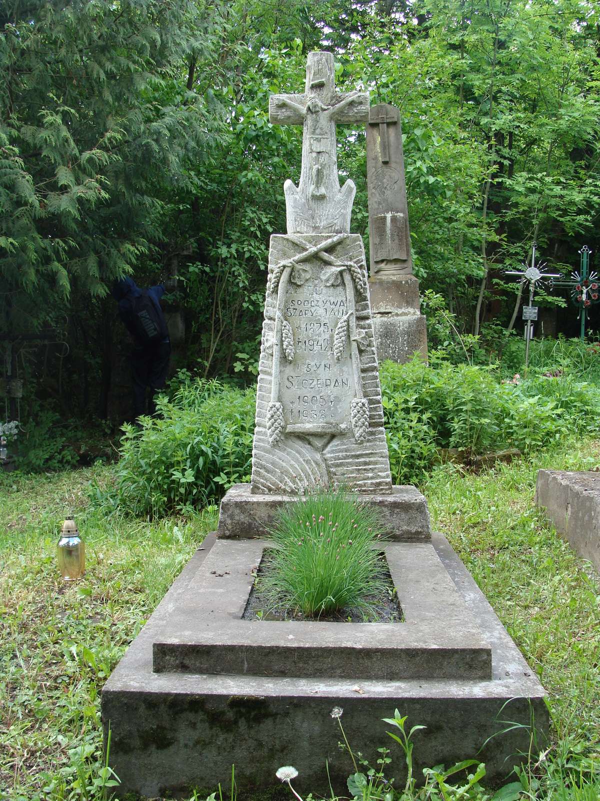 Tombstone of Jan and Szczepan Szary. Cemetery in Kokutkowce