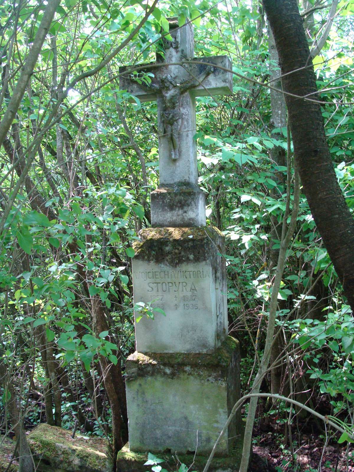 Tombstone of Wojciech and Wiktoria Stopyr. Cemetery in Kokutkovce