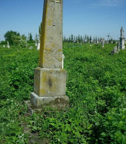 Nagrobek Kseni Bodnar. Cmentarz w Cebrowie