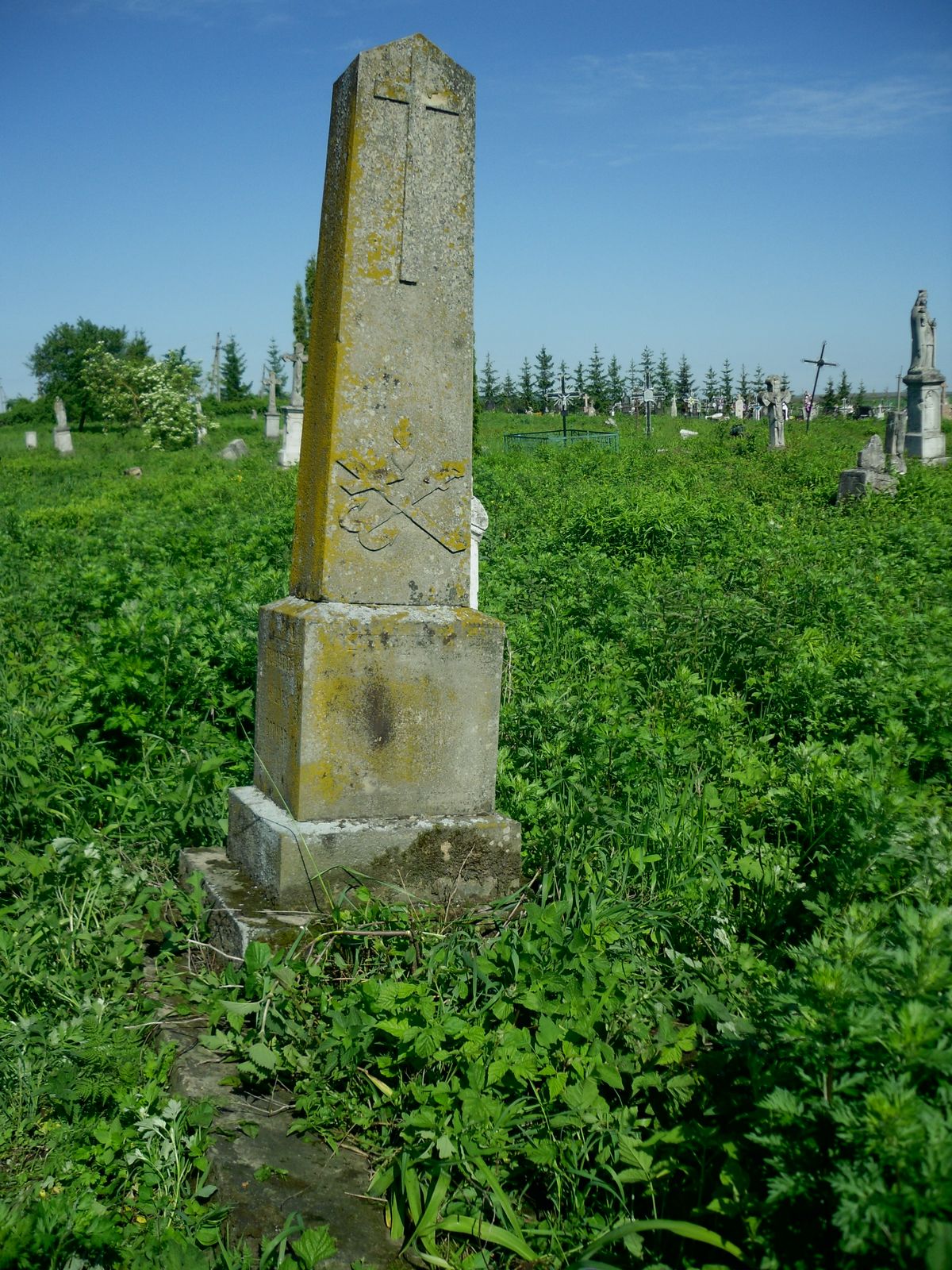 Nagrobek Kseni Bodnar. Cmentarz w Cebrowie
