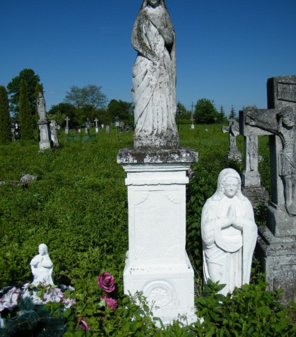 Nagrobek Anastazji Nowak. Cmentarz w Cebrowie