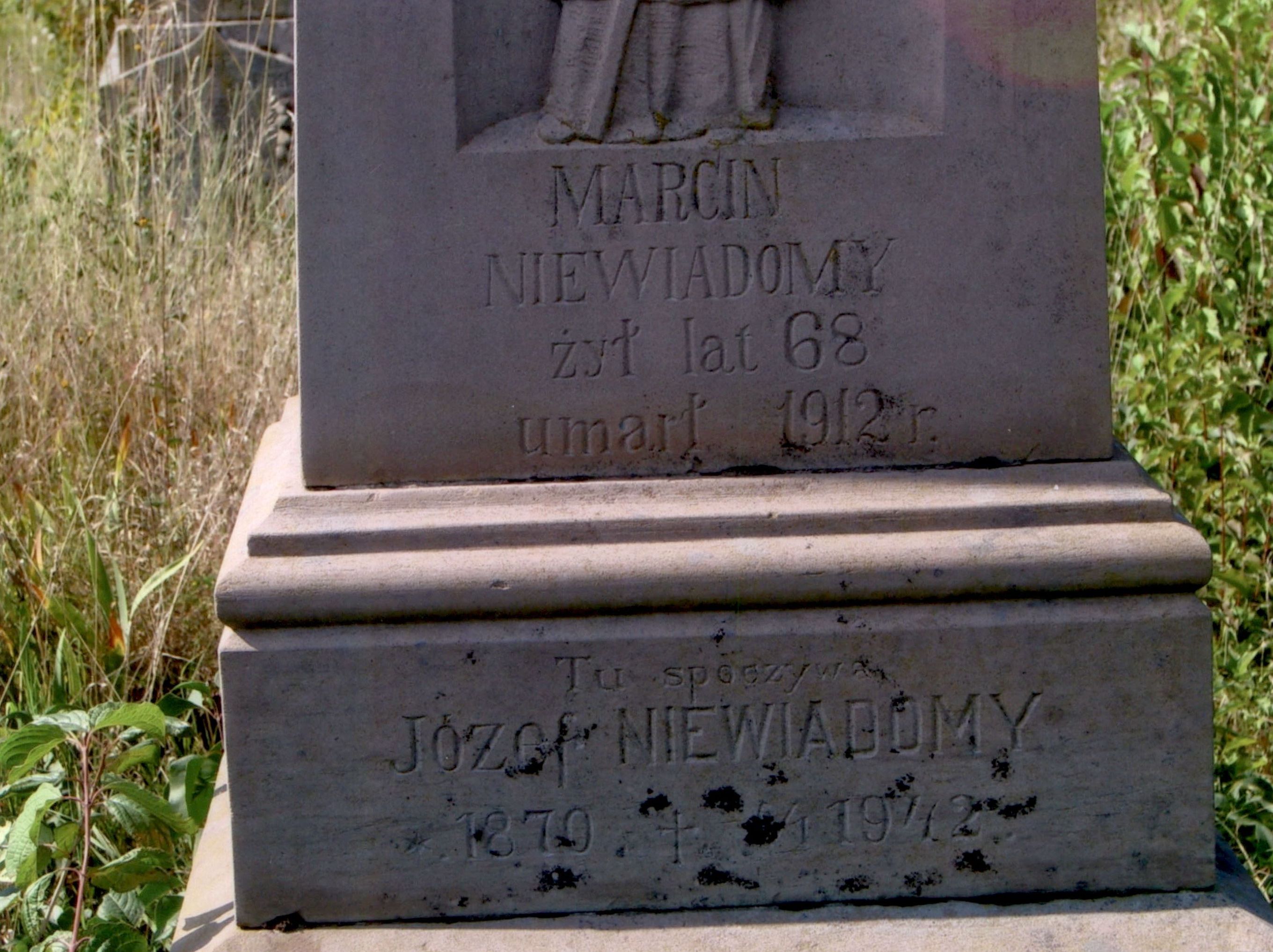 Tombstone of Józef and Marcin Niewiadomski, cemetery in Strusowo