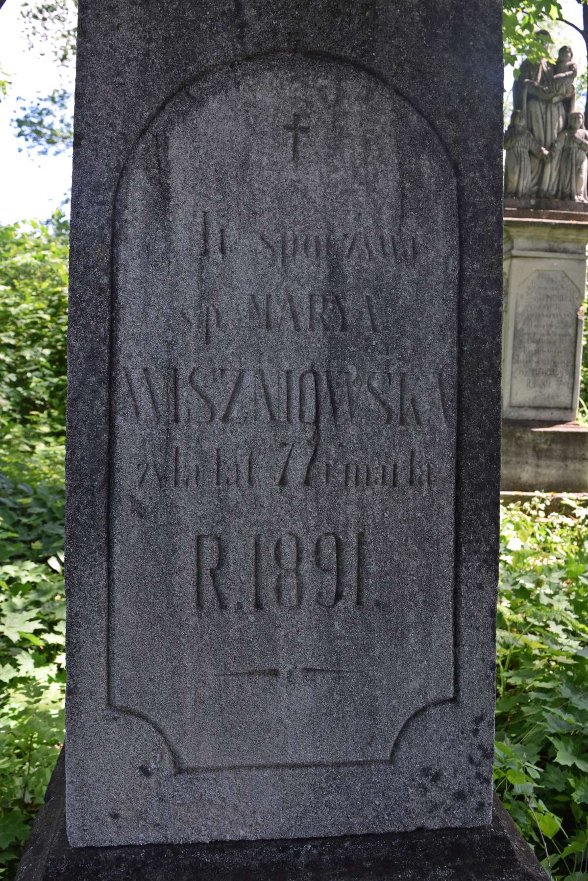 Fragment nagrobka Marii Wiszniówskiej, cmentarz w Borkach Wielkich