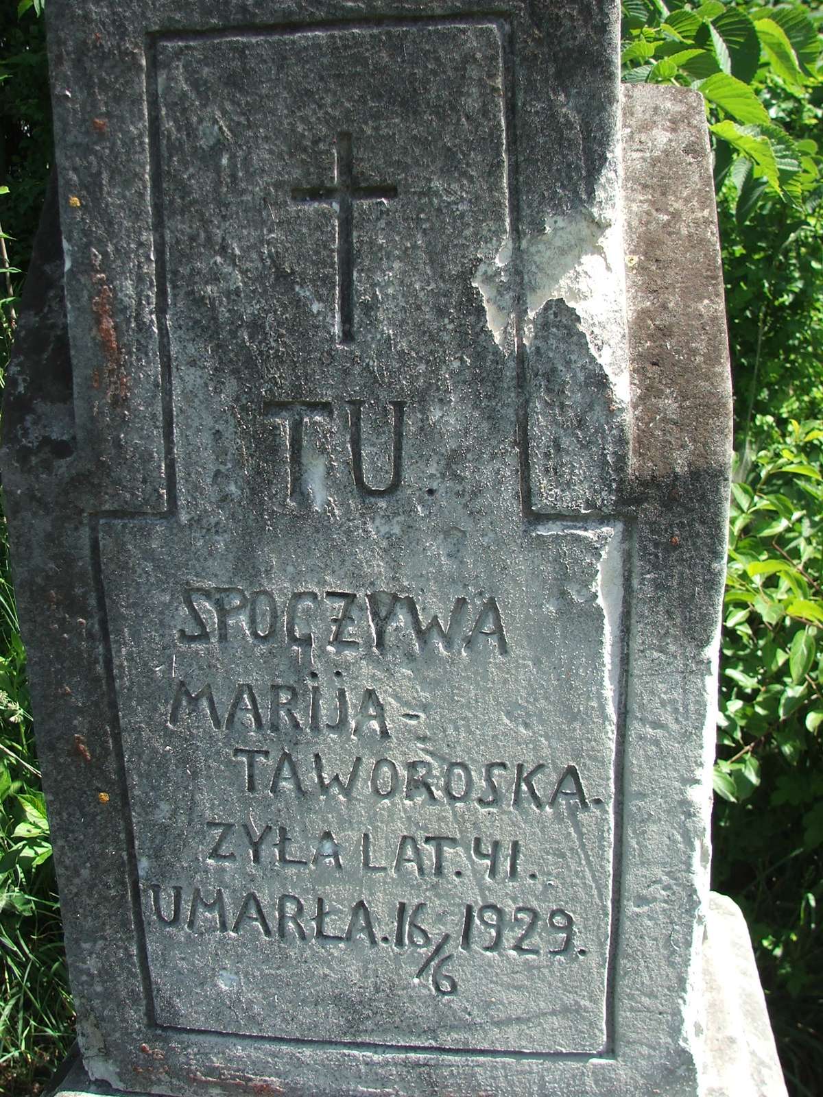 Fragment nagrobka Marii Taworskiej, cmentarz w Borkach Wielkich