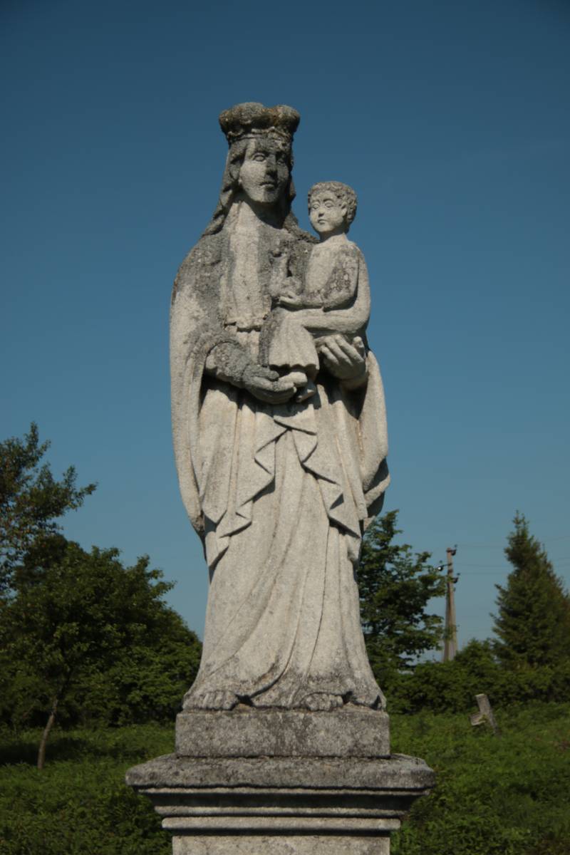 Figure from the gravestone of Mary Bednarz. Cemetery in Cebrów
