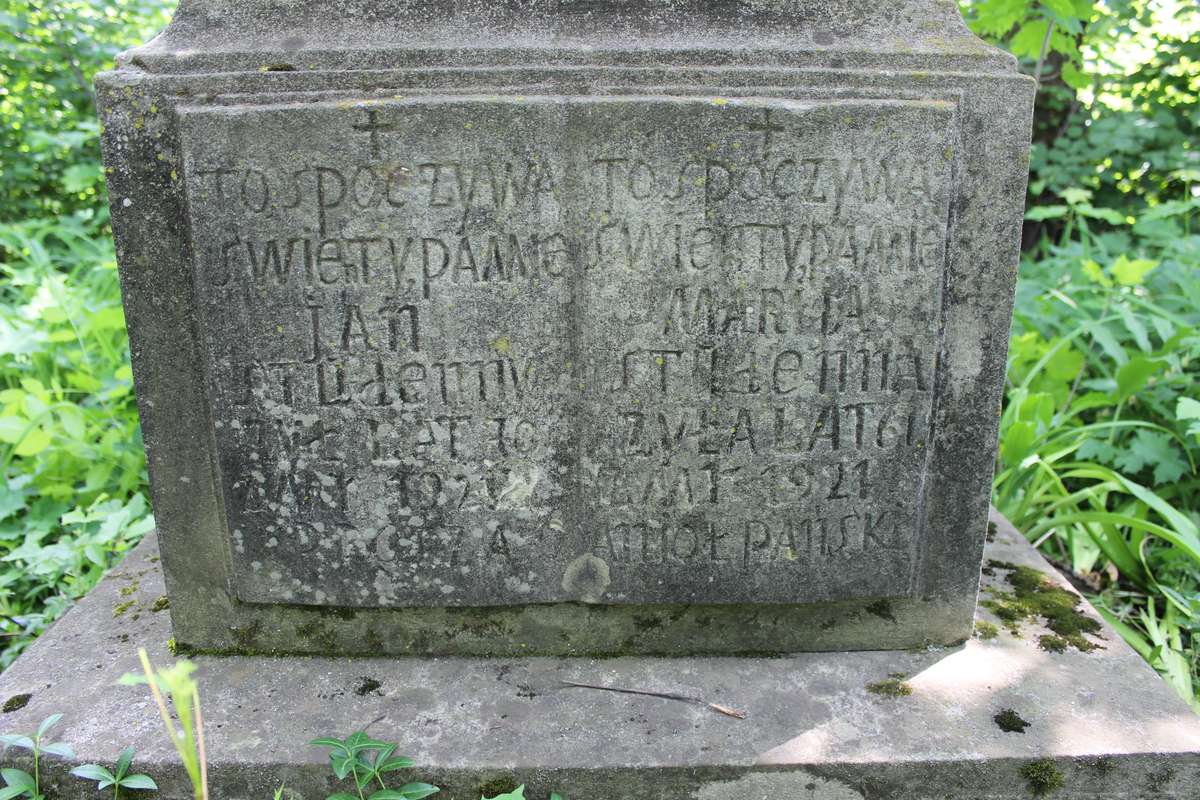Fragment of the tombstone of Jan and Maria Studenny, cemetery in Borek Wielkie
