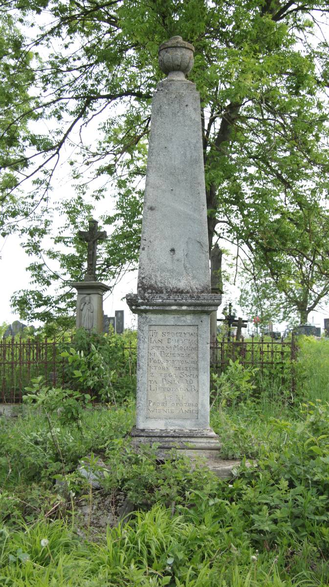 Tombstone of Jan Mochacki, cemetery in Smykowce