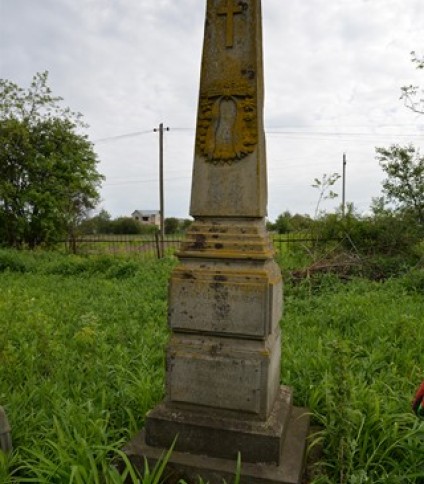 Nagrobek Andrzeja Karmazyna, cmentarz w Smykowcach