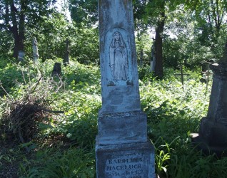 Nagrobek Karoliny Maceluch, cmentarz w Borkach Wielkich