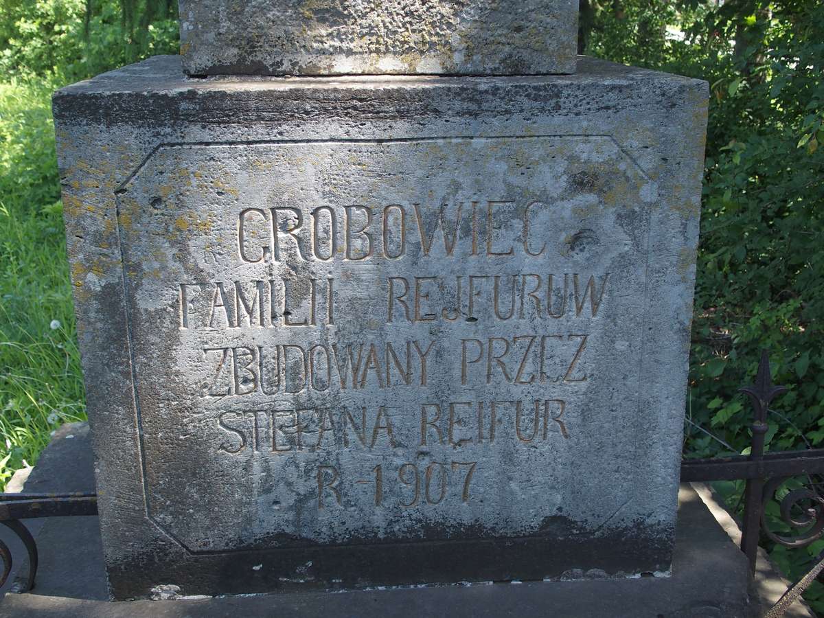 Fragment of the tomb of the Rejfur family, cemetery in Borek Wielkie