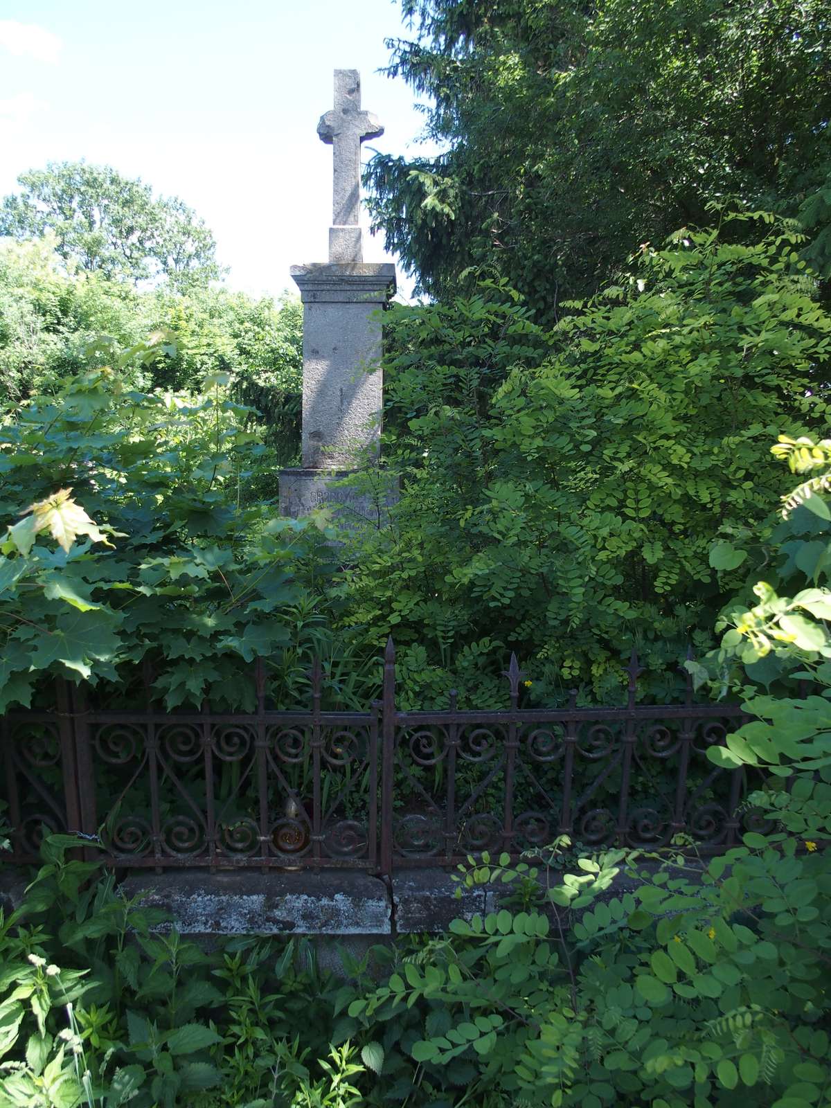 Tomb of the Rejfur family, cemetery in Borki Wielkie