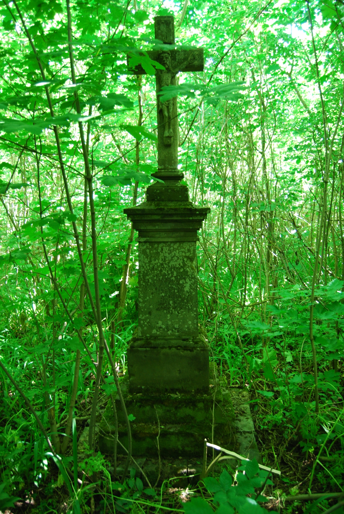 Tombstone of Wicenty Mendrun, cemetery in Borki Wielkie