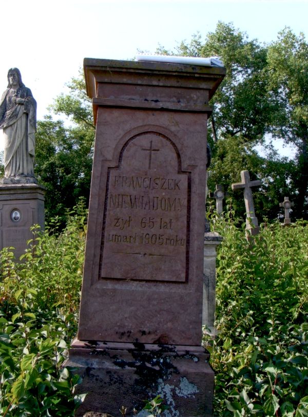 Tombstone Franciszek Niewiadomy, cemetery in Strusowo