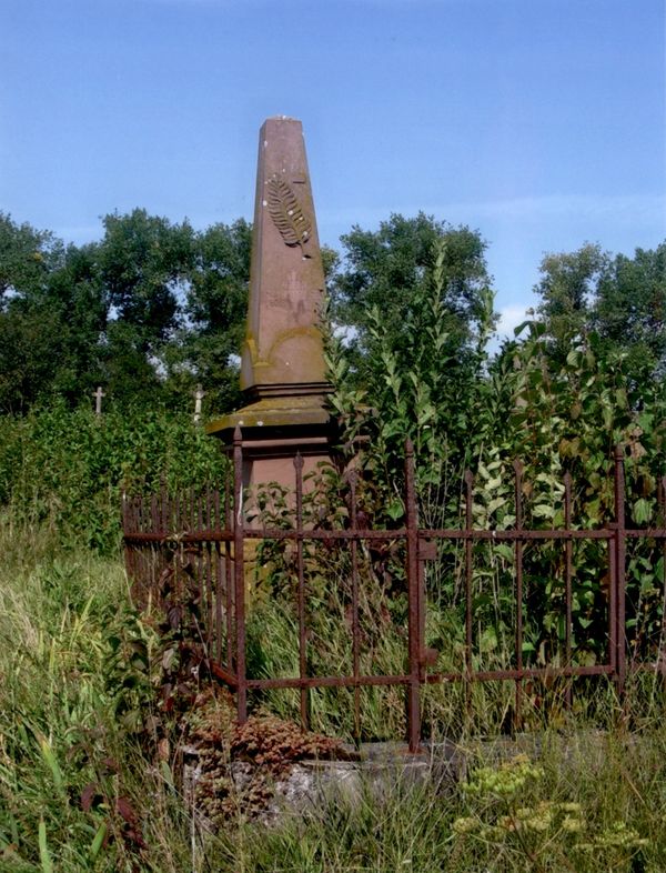 Gravestone of Filip Senetelski, cemetery in Strusowo