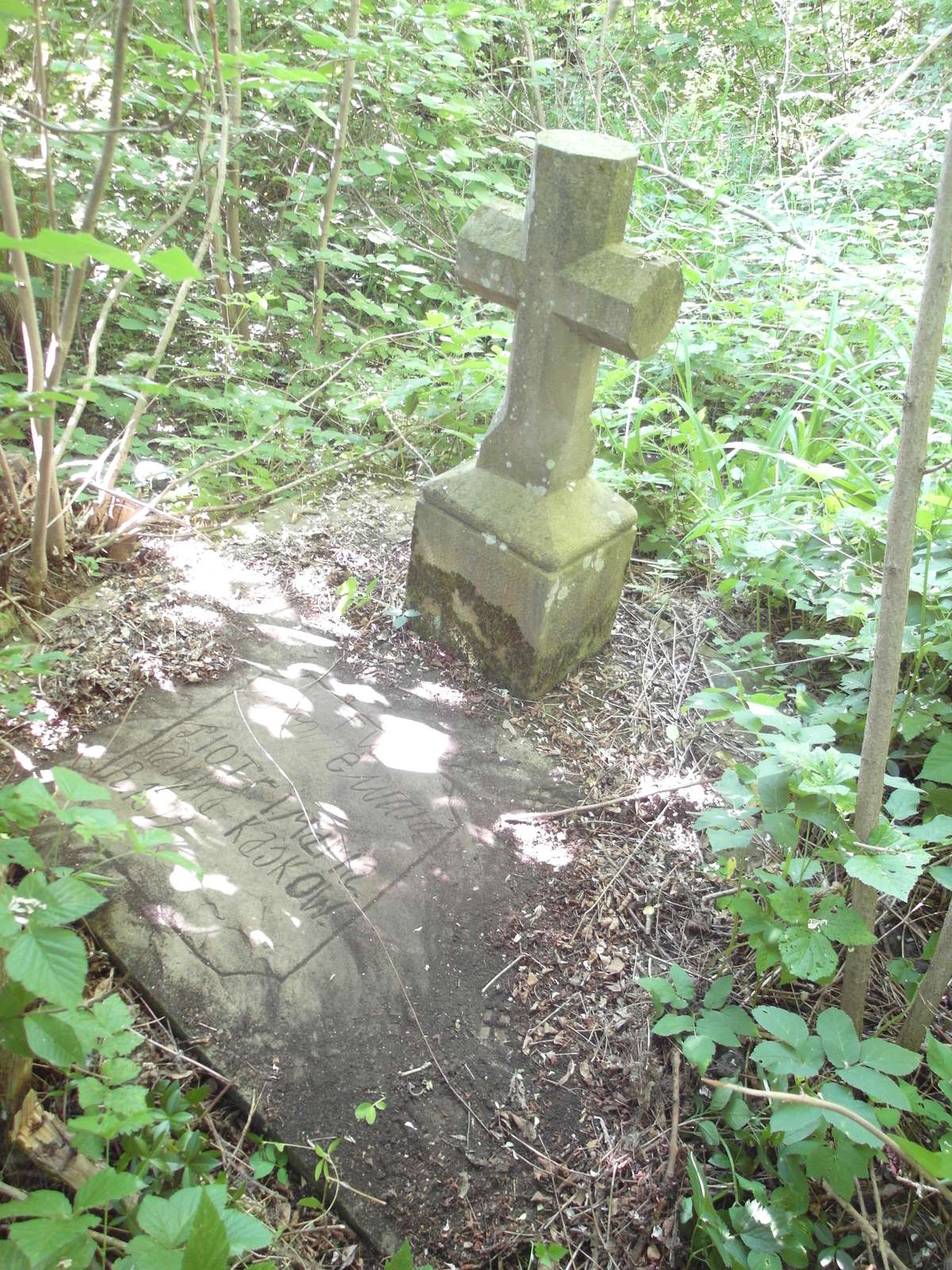 Tombstone of Anna, Maria and Piotr Kaskow, Bucniv cemetery