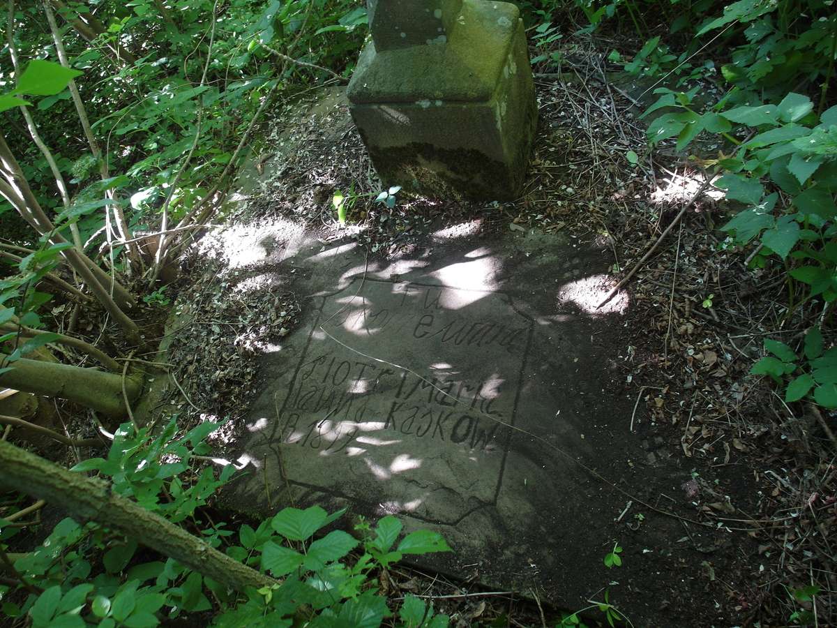 Tombstone of Anna, Maria and Piotr Kaskow, Bucniv cemetery