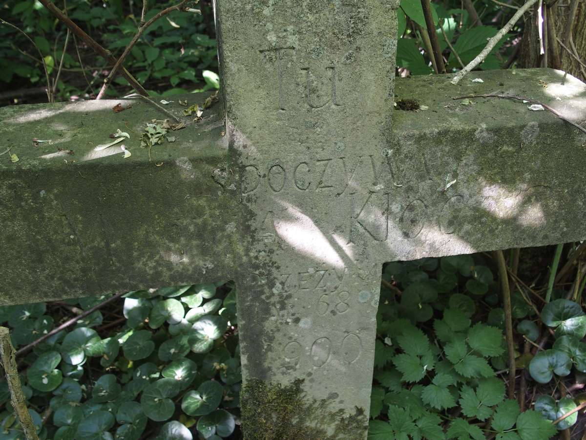 Krzyż z nagrobka Marii Kloc, cmentarz w Bucniowie
