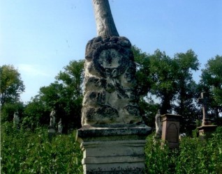 Nagrobek Franciszek N.N., Cmentarz w Strusowie