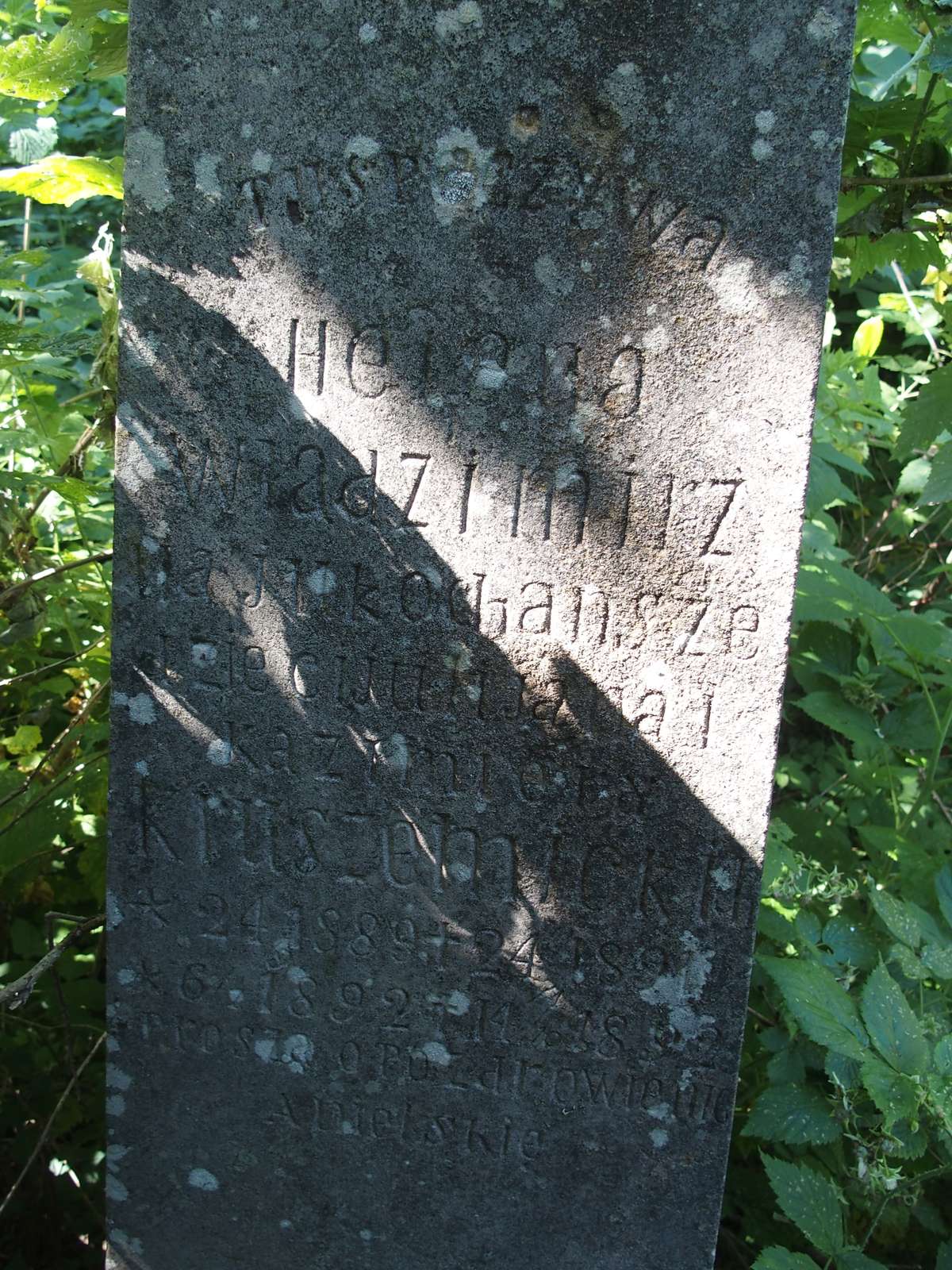 Inskrypcja z nagrobka Heleny, Kazimierza i Włodzimierza Kruszemickich, cmentarz w Bucniowie