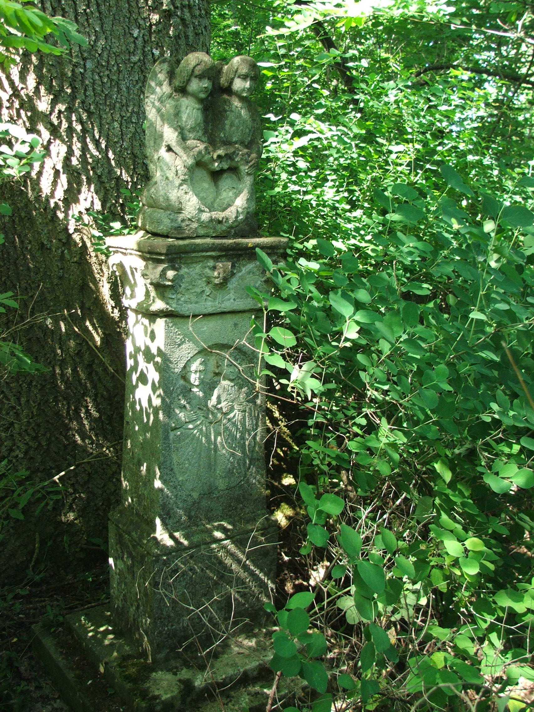 Gravestone of Wincenty Kluwak, cemetery in Bucniowie