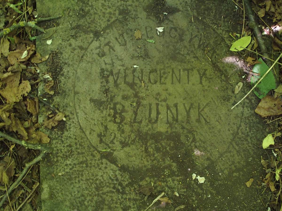 Inskrypcja z nagrobka Wincentego Bzunyka, cmentarz w Bucniowie