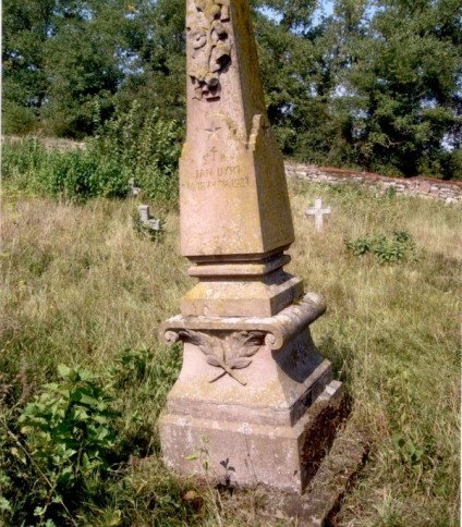 Nagrobek Jan Dyki, Cmentarz w Strusowie