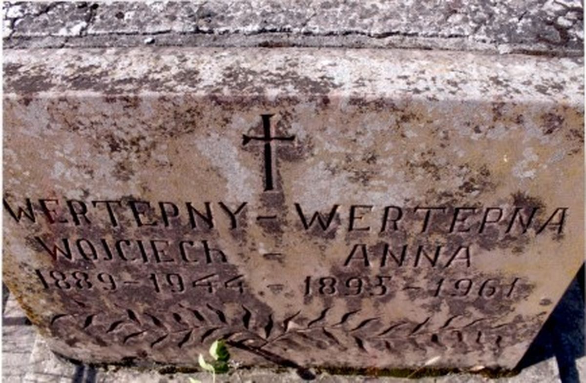 Tombstone Anna Wertepna, Wojciech Wertepny, Strusowo cemetery