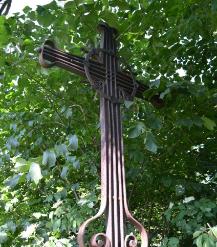 Krzyż z nagrobka Marii Luzpińskiej, cmentarz w Bucniowie