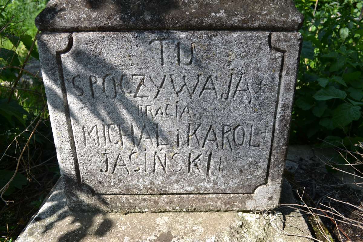 Inskrypcja z nagrobka Karola i Michała Jasińskich, cmentarz w Bucniowie
