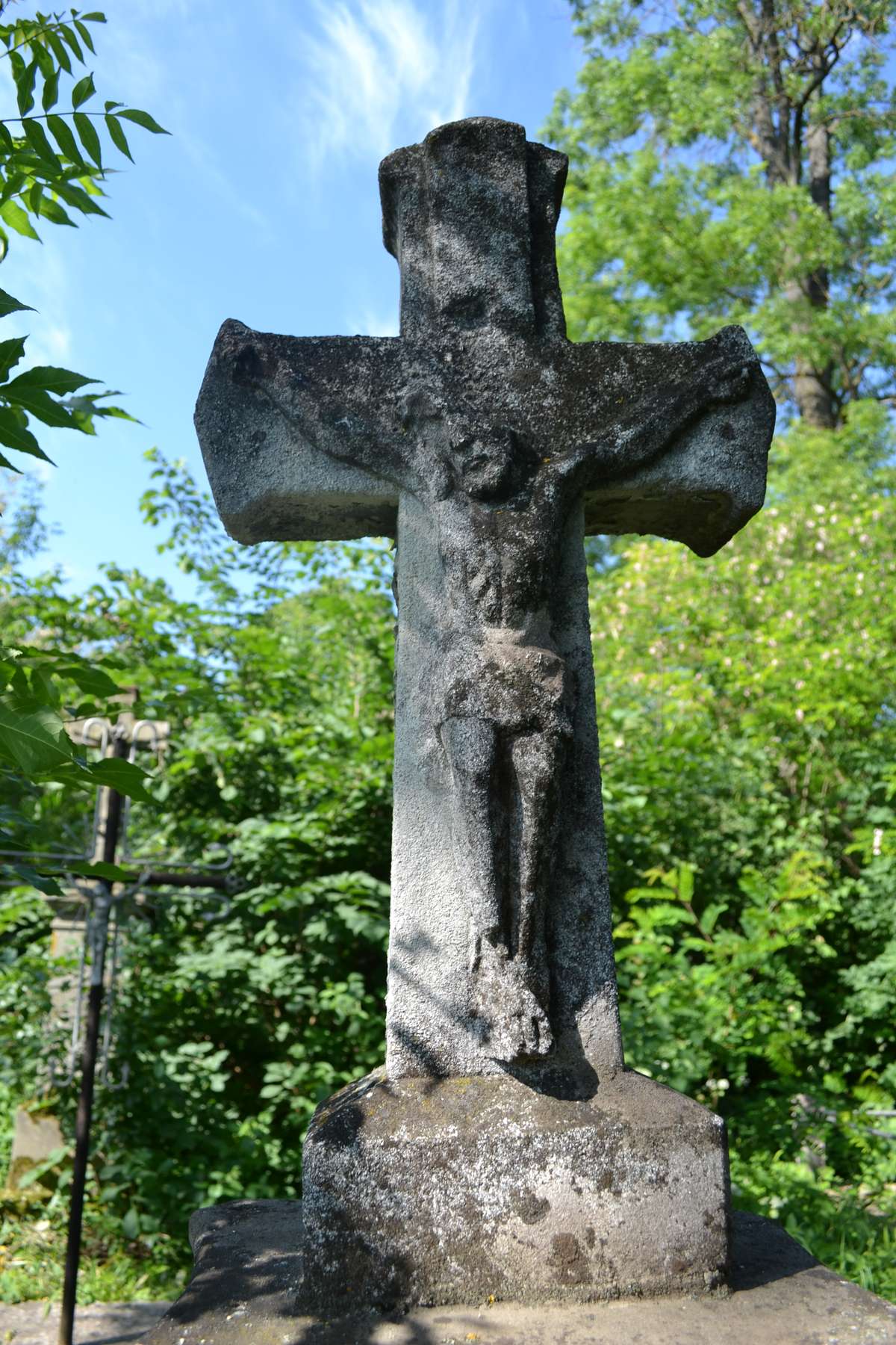 Krzyż z nagrobka Karola i Michała Jasińskich, cmentarz w Bucniowie