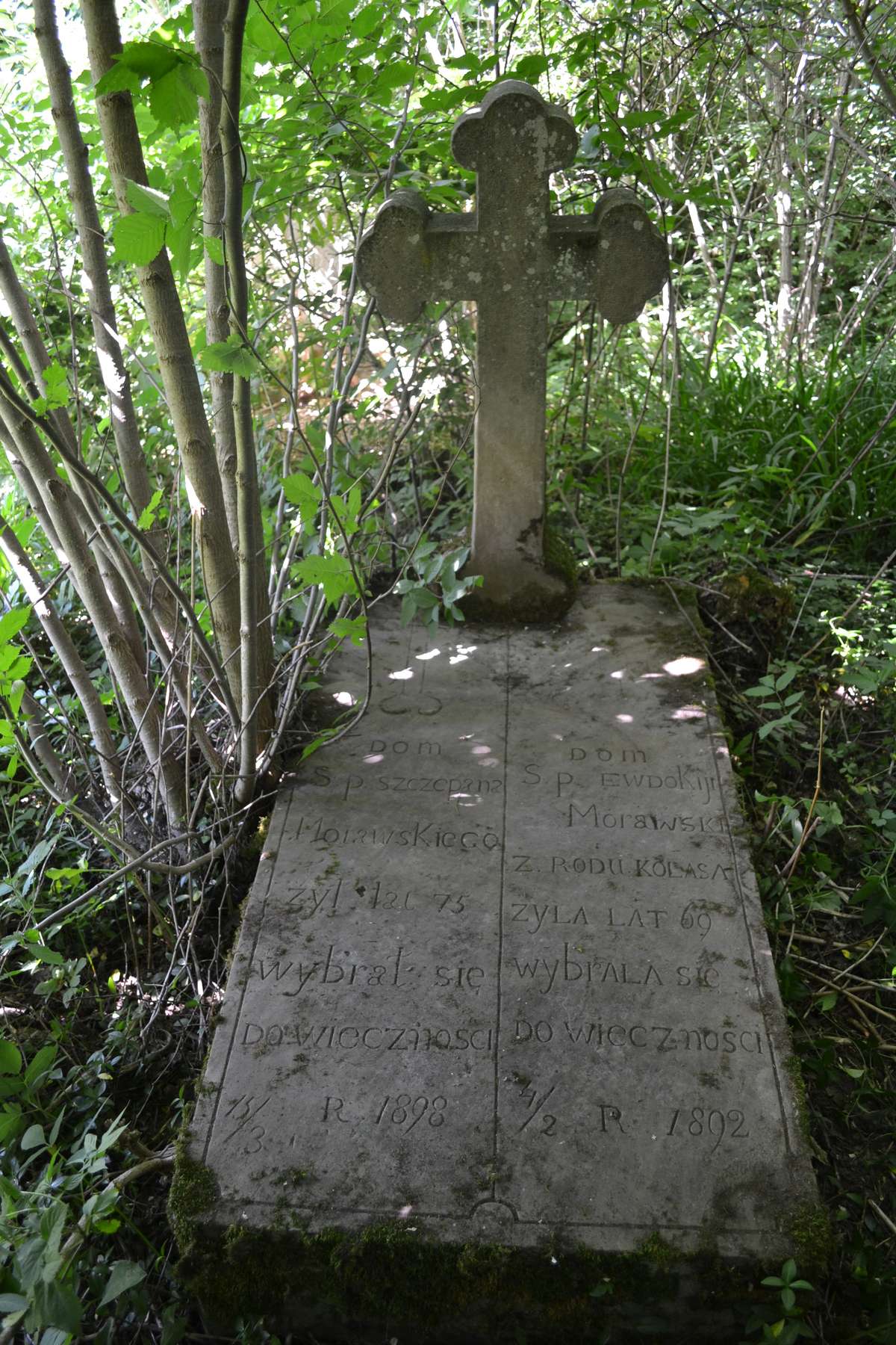 Tombstone of Edvokia and Szczepan Morawski, cemetery in Bucniowie