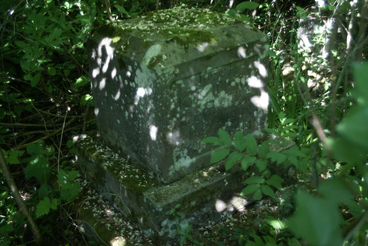Nagrobek Józefa Kołodennego, cmentarz w Bucniowie