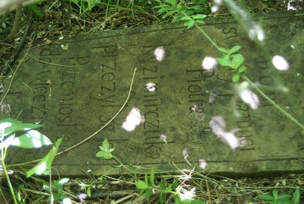 Inskrypcja z nagrobka Piotra Kazimierczuka, cmentarz w Bucniowie